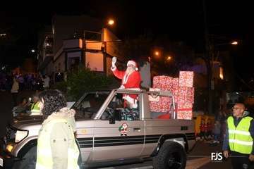 Papá Noel irrumpe en Lomo Magullo en un 4x4/FJS Fotografía.
